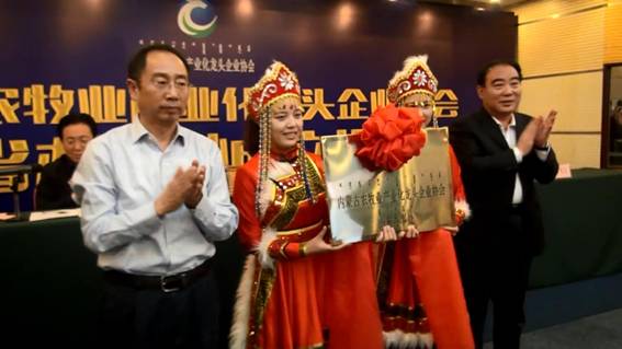 內(nèi)蒙古綠色農(nóng)畜產(chǎn)品挺進(jìn)齊魯大地內(nèi)蒙古農(nóng)牧業(yè)產(chǎn)業(yè)化龍頭企業(yè)協(xié)會駐山東省辦事處在青島掛牌成立