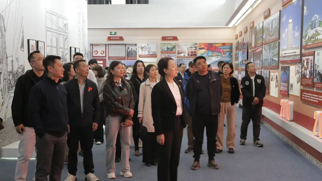 自治區(qū)工商聯(lián)組織機(jī)關(guān)和所屬商協(xié)會(huì)黨支部開(kāi)展“感黨恩 聽(tīng)黨話 跟黨走”主題黨日活動(dòng)